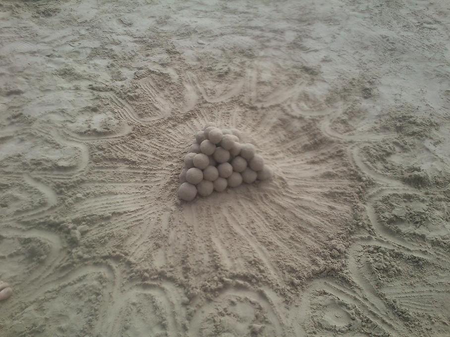 Внеземное сооружение из песка